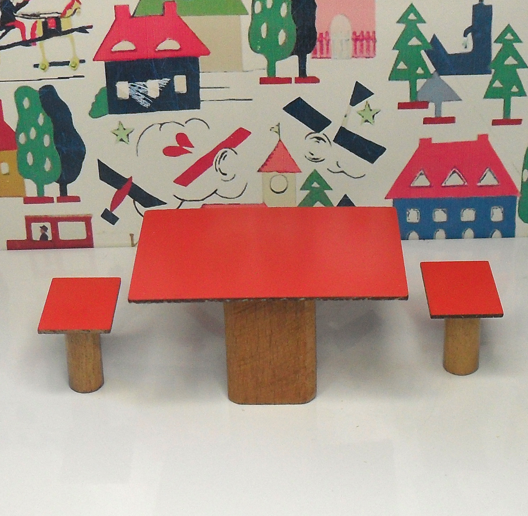 Dol Toi Table and Stools